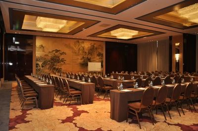 以禮相待，盡顯匠心——朗麗茲酒店禮儀服務體驗記